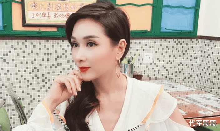 “最美亚姐”杨恭如:被一巴掌毁掉星途,如今49岁无人问津