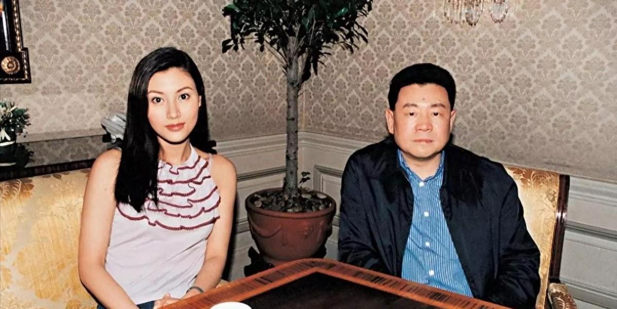 蛇蝎美人李嘉欣紧急住院送进ICU,网友却怒骂她活该,她做了什么?