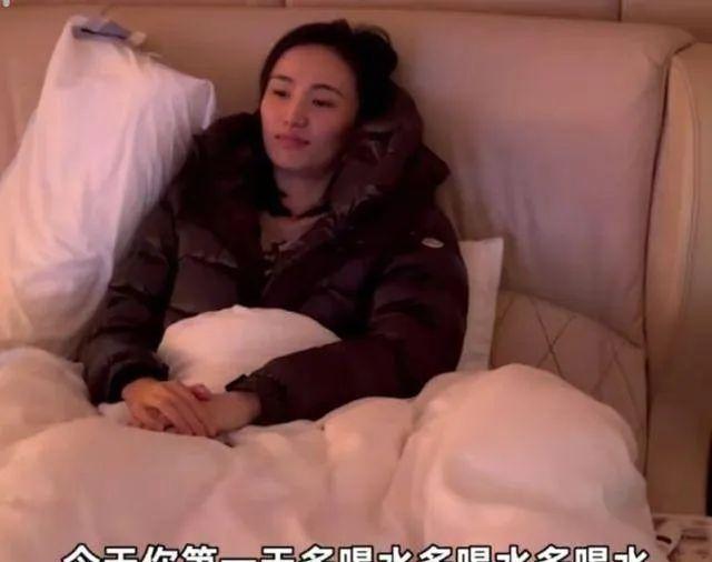 李亚鹏|李亚鹏小女儿生病比想象中严重，海哈金喜自责，网友：娶对了人