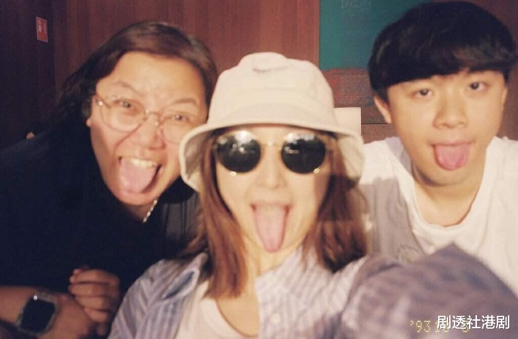 TVB花旦被曝恋情,与神秘小鲜肉出行,事后晒多张合照证男方身份