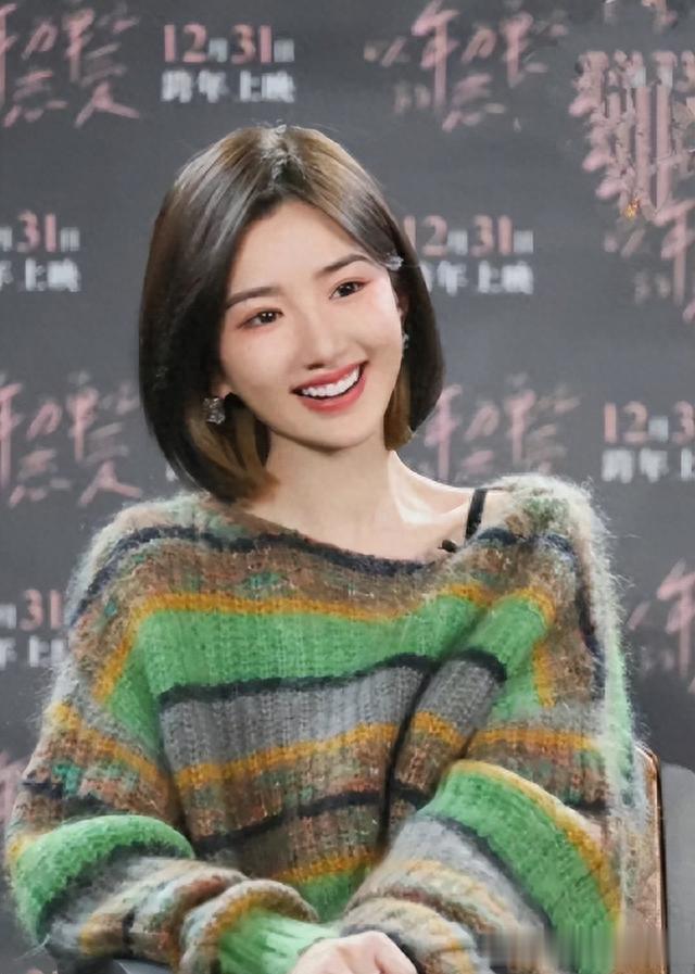 为什么建议中年女人“发不过肩”?看完袁泉的长发造型,你就懂了