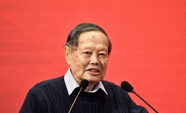 |杨振宁的一纸退休金，彻底揭开了翁帆的“遮羞布”