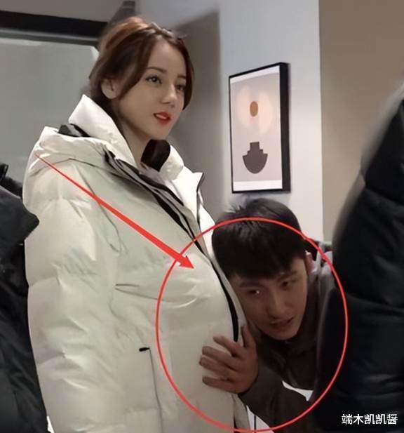 恋情被实锤后,热巴手写信道歉,多处错别字被涂黑,字迹像小学生