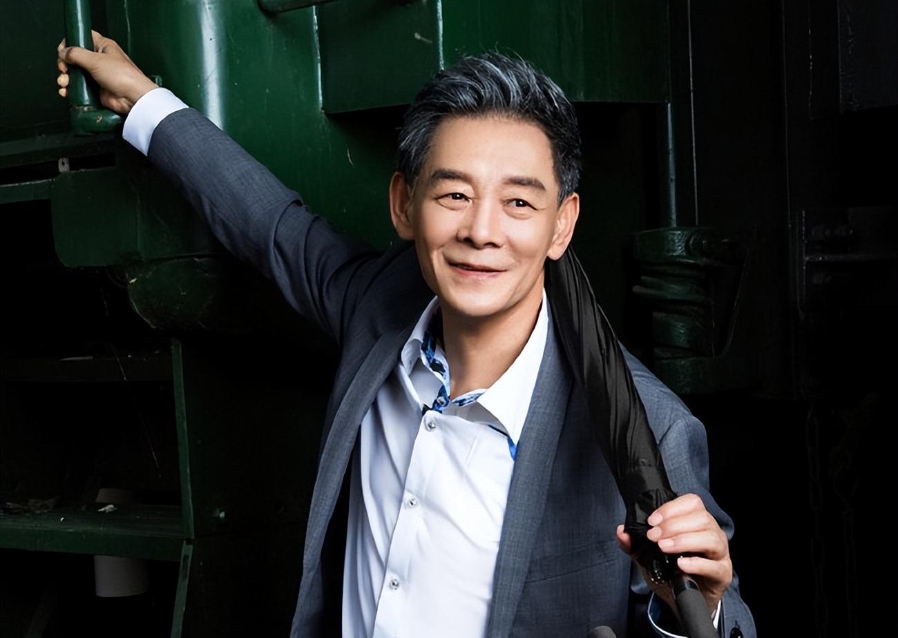 国家一级演员,今77岁仍在拍戏,住上亿四合院,儿子是他一生骄傲