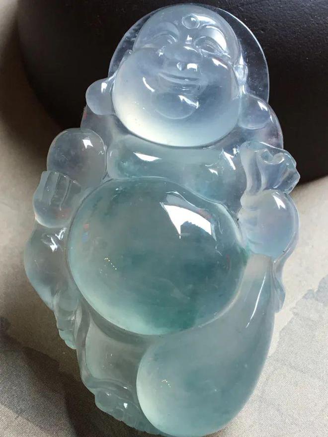 翡翠|布袋佛逍遥自在，你知道它有什么寓意吗？