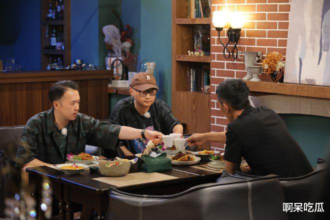 傅首尔离婚成定局，被网友骂“心机女”，弃糟糠之夫过河拆桥？