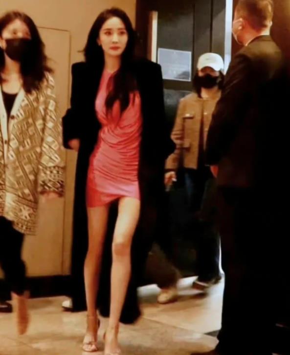 瘦到病态、全身涂白、非人细腰，内娱的畸形审美，什么时候是尽头？