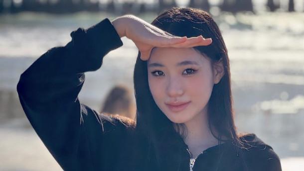 小S|小S15岁二女儿晒美国度假照，Lily自称沙滩女孩，秀大长腿超自信