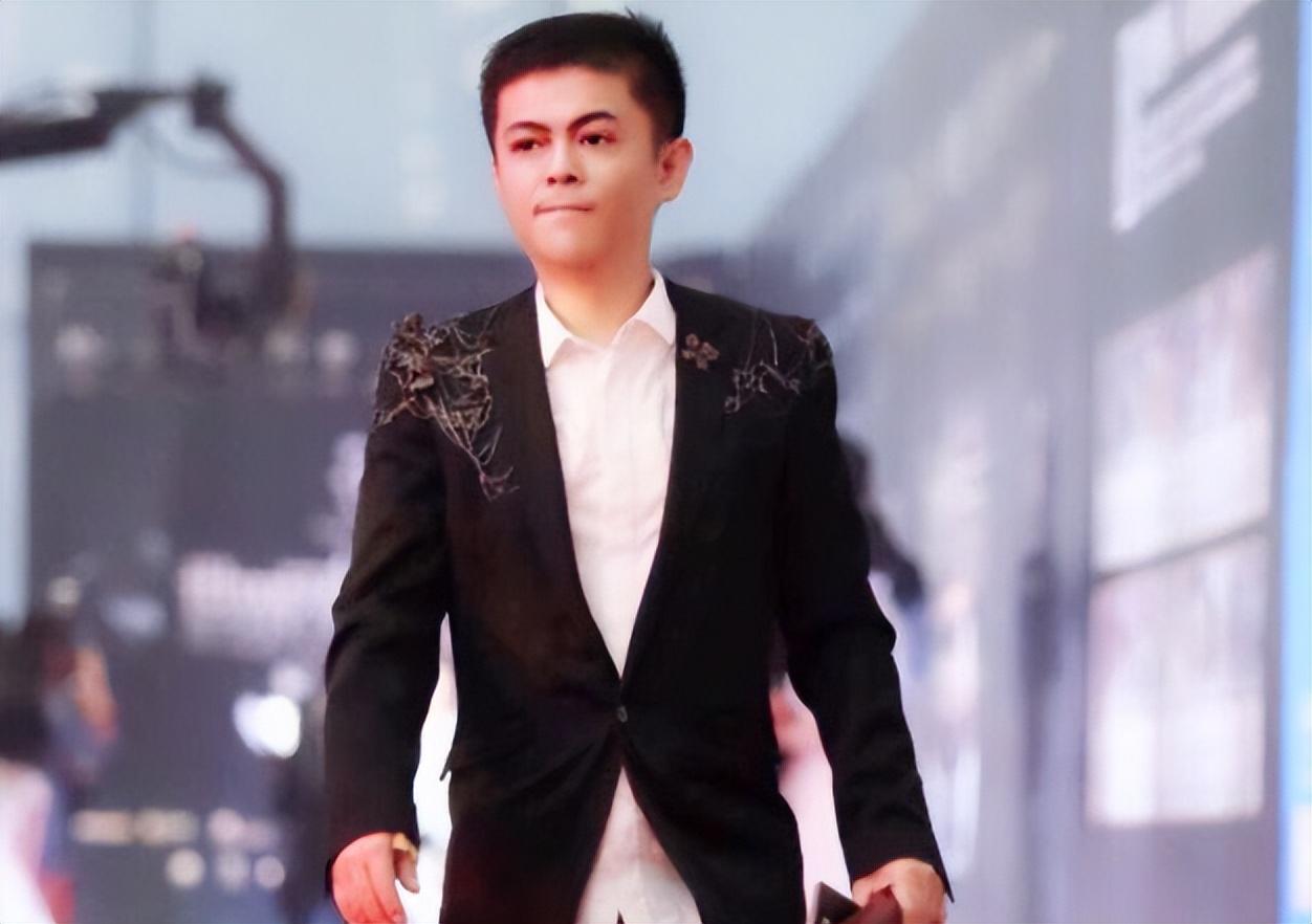 童星方超:2岁成名,18岁时因长得太矮没学可上,47岁仍单身