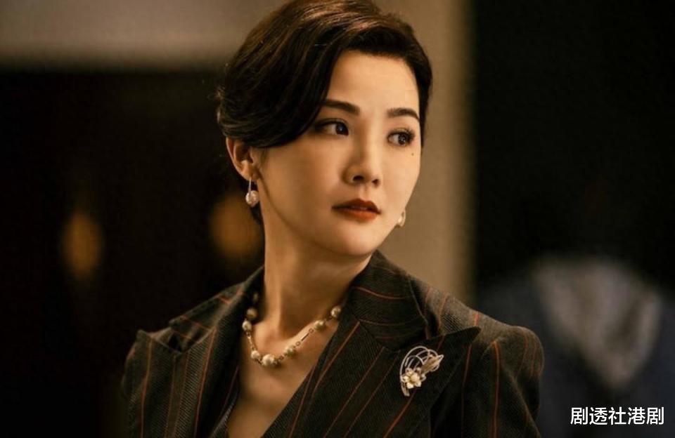 新戏上映蔡卓妍装假胸,造型酷似刘嘉玲,与梁朝伟有激吻场面