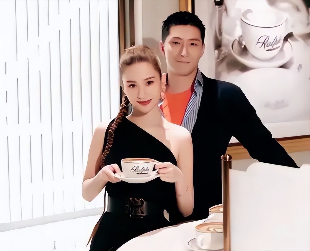 何超莲自曝婚姻不和，窦骁下手没轻没重拒道歉，无奈多次低头