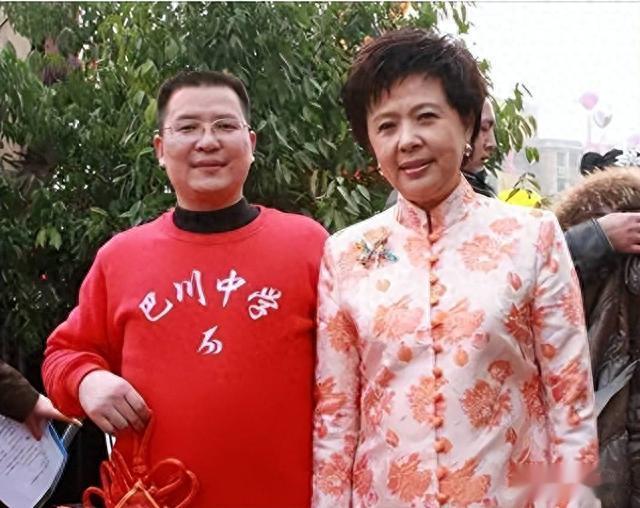 80年代央视最红主持人，晚年患上精神疾病，如今70岁的她怎么样了