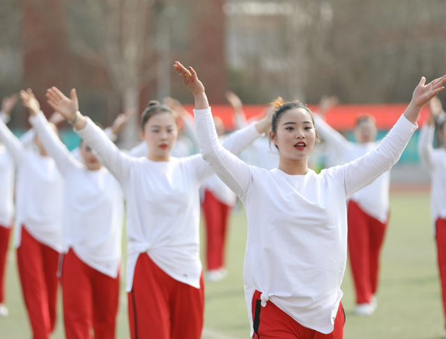 人到70岁多看手，长不长寿能显现？医生：手上有这些表现值得恭喜