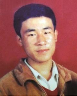 冯志明的双面人生,表面是模范警察,背地却贪腐千万一手炮制冤案