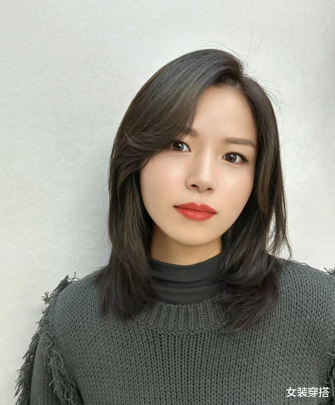 2024年“锁骨发”火了！四、五十岁的你不剪一次，都不知道多洋气显年轻