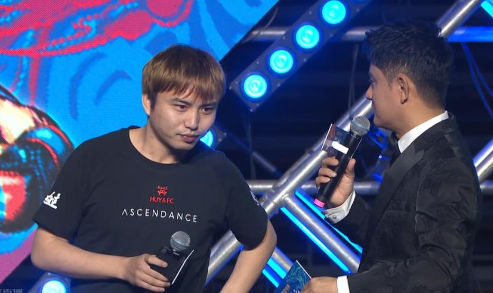 张大仙 为了上镜有多拼?瘦身版张大仙拳赛现场亮相,期待!