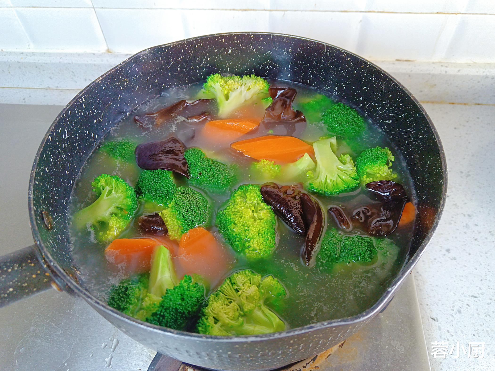 美食教程|一润燥、二润肠、三活血！三伏天要多吃，遇到了别手软，鲜嫩爽脆