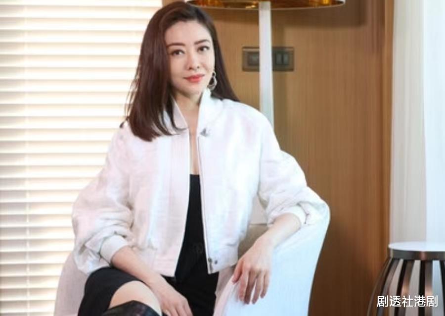 熊黛林|高贵大方!香港名模回家乡南京出席活动,嫁豪门嫌贵妇生活太闷