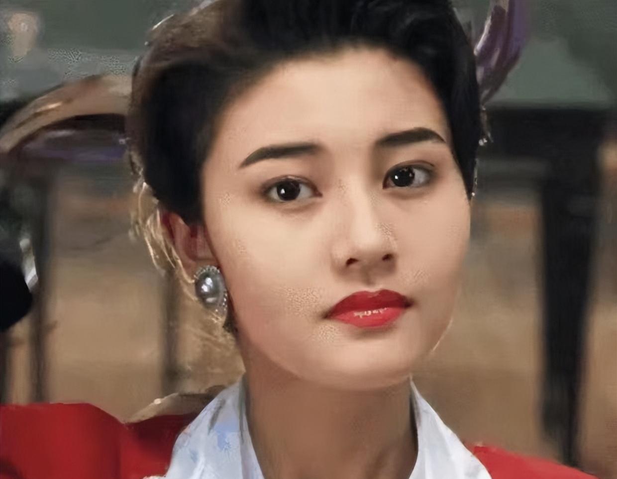 李嘉欣被爆在ICU命悬一线,网友反而拍手称快,纷纷留言:现世报