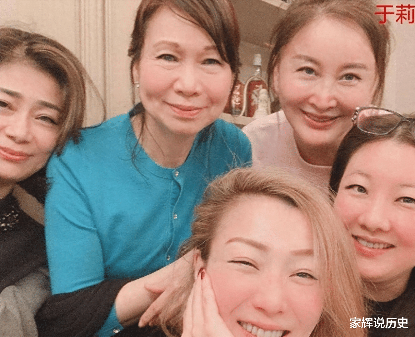 她曾迷倒过张艺谋，也曾将马景涛伤到心碎，现在60岁还是孤身一人