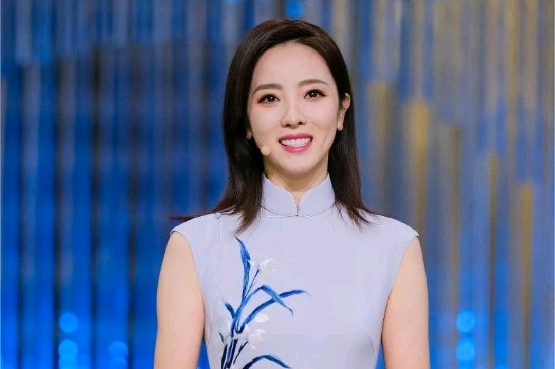 离开央视后，李思思现身小城市接商演，出场费40万，为她感到可惜