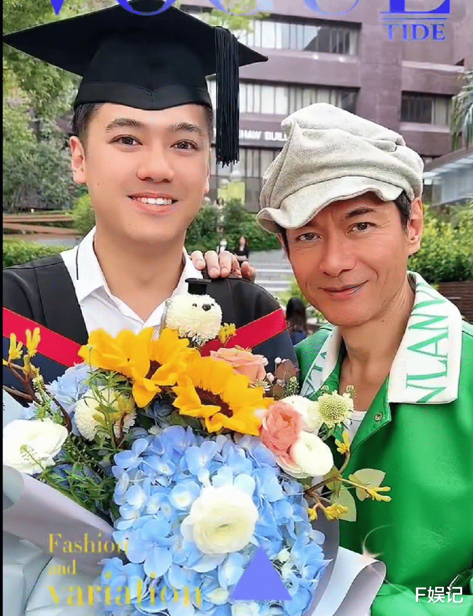 61岁江华和太太一起陪妈妈喝茶开心出镜 夫妻俩合体开直播唱歌