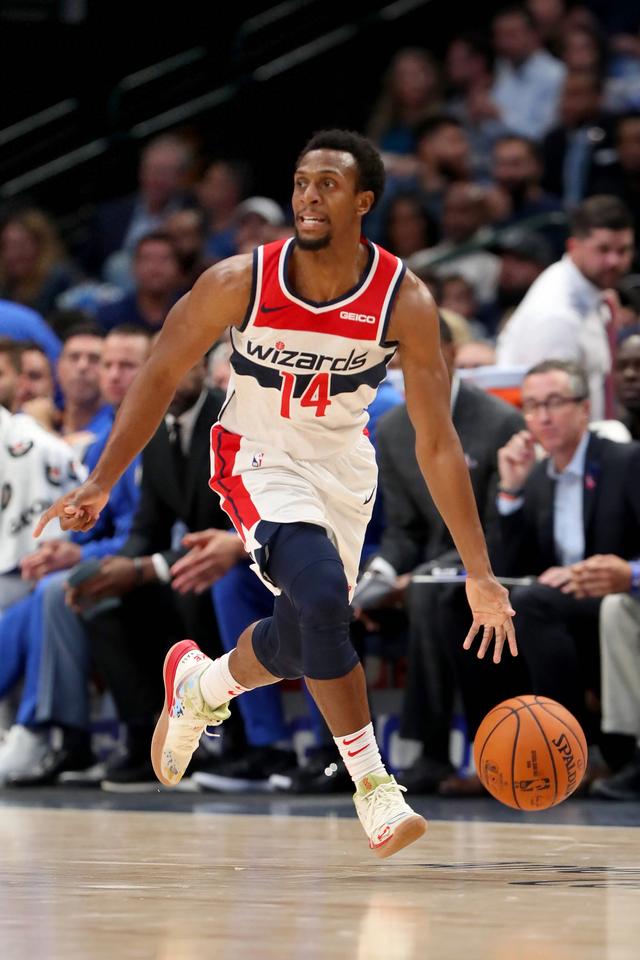NBA现役球员更换球队最多的10大球员，有人14年换了16次13支球队