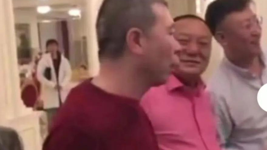 苗苗|苗苗跳古典舞引争议，是沦为背景还是刻意引资源