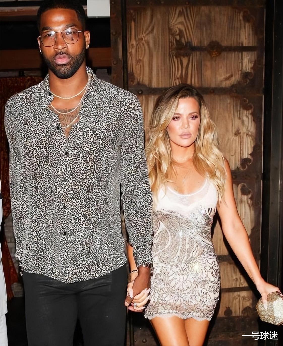 |卡戴珊好可爱,带着女儿看电影,自拍时伸出大舌头,感谢汤普森