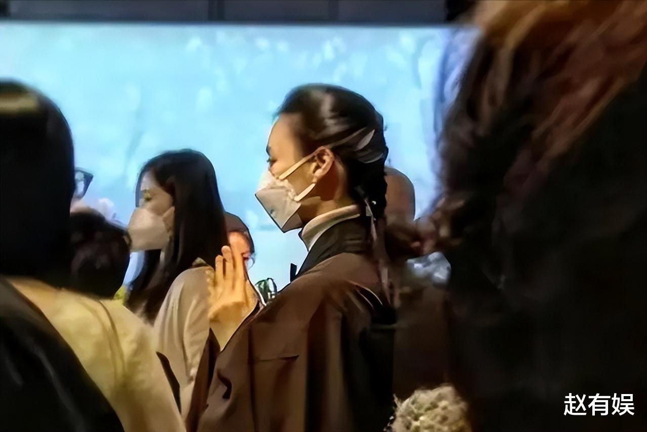 万茜|把三子送回李家!梁洛施选择皈依佛门,往后余生各自珍重