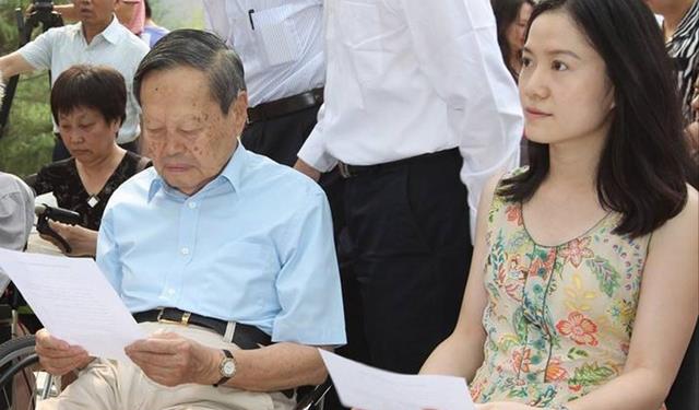 翁帆|百岁杨振宁月薪百万，财产交给小54岁妻子翁帆，自己想活108岁