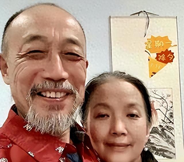 善恶终有报!63岁在美国捡垃圾的吕丽萍,已经活成了一个“笑话”