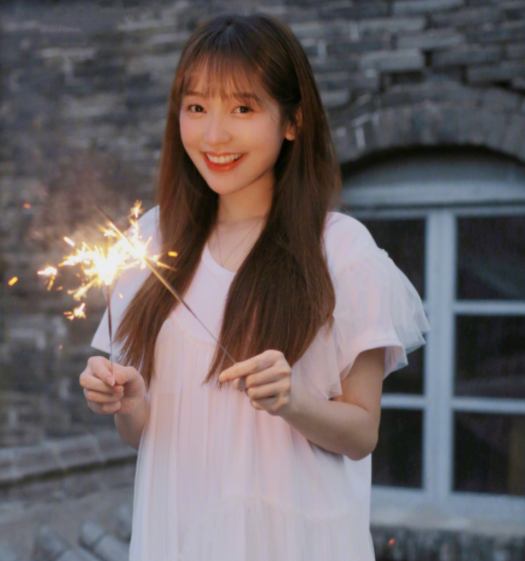 金莎和相差20岁男友又参加恋爱综艺？网友：这是姐姐严选吗