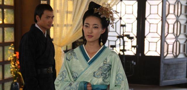 王丽坤|王丽坤豪宅名车资产冻结,被曝正与诈骗老公协商离婚