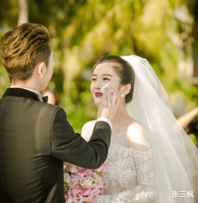 吴雅婷|王栎鑫吴雅婷离婚2年首同框,小儿子突然放声大哭要妈妈安慰