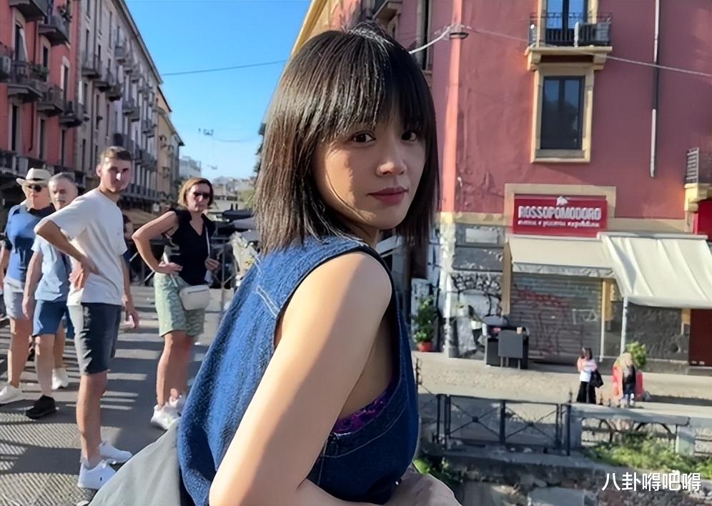 马思纯现身米兰自嘲拍1万张图,重回颜值巅峰,疑似与张哲轩分手