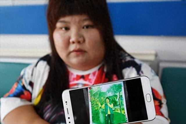 昔日校花被丈夫喂到330斤、睡塌两张床，丈夫：我怕她被别人抢走