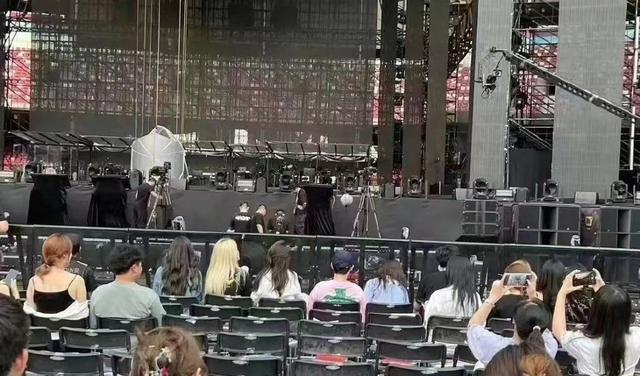 王思聪新女友身份曝光：清纯00后住豪宅同居，疑是私生子生母？