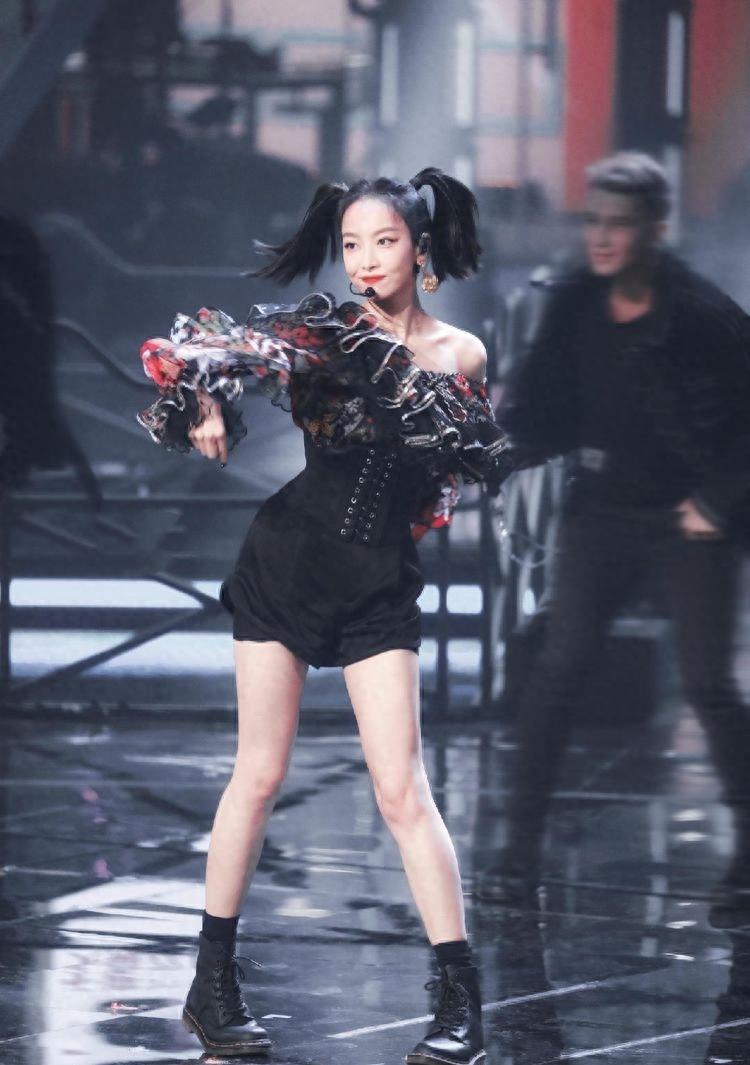 6位北舞出来的女星，个个自废“舞功”，竟跑娱乐圈抢了演员的饭碗