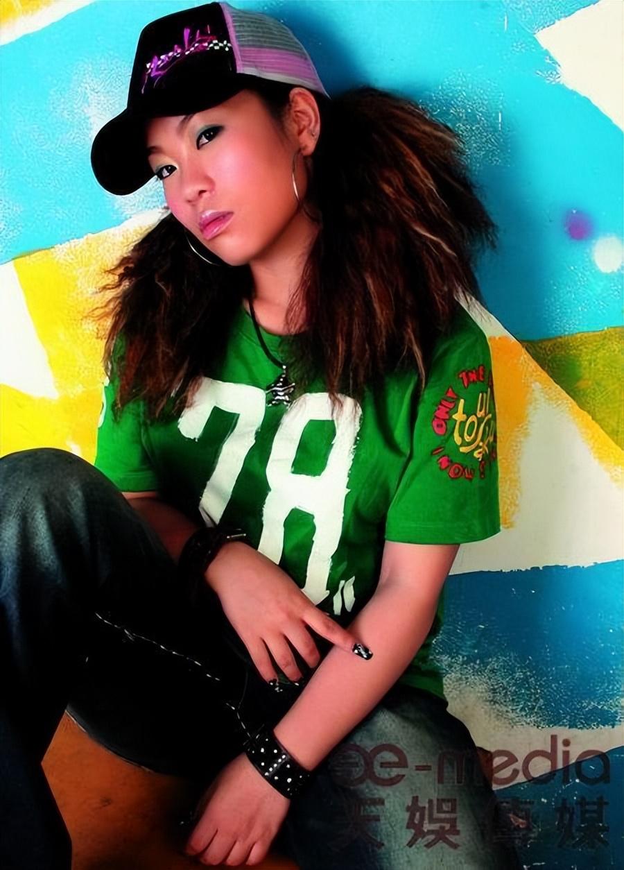 何洁|7位超女现状:李宇春患病,何洁卑微求上浪姐,还有一位被骗6亿!