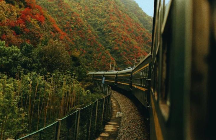 火车|陕西有一趟适合旅行的绿皮慢火车，最低票价四元，沿途风景很美