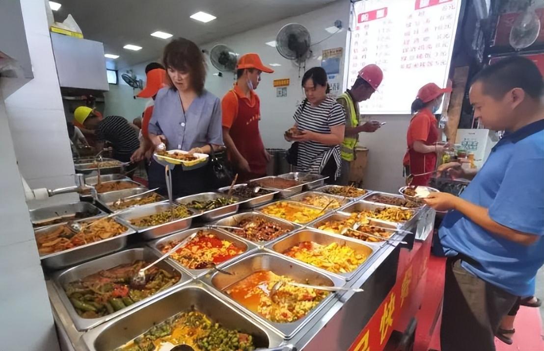 辣椒酱|农民工花4元钱买两盒白饭,吃完店家6元一瓶辣椒酱被收10元不满