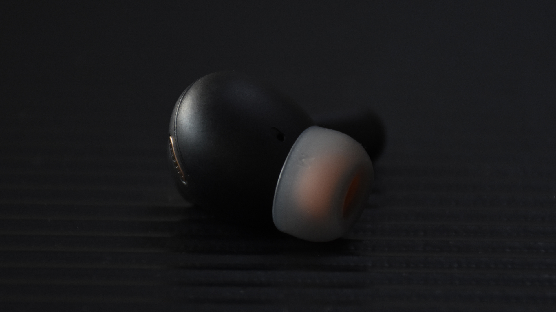 泥炭Capsule3 Pro蓝牙耳机：Hi-Res金标认证，43分贝深度降噪