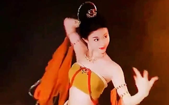 许家印亲自“面试”恒大歌舞团,三朵金花照片流出,如今嫁大人物