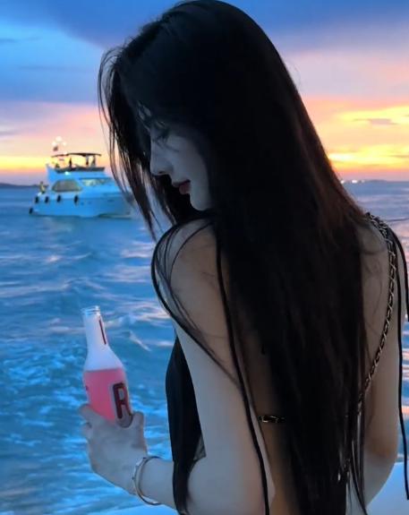 女主播“王霖”翻车!同床千万亲嘴600W、KTV陪酒,更多细节曝光