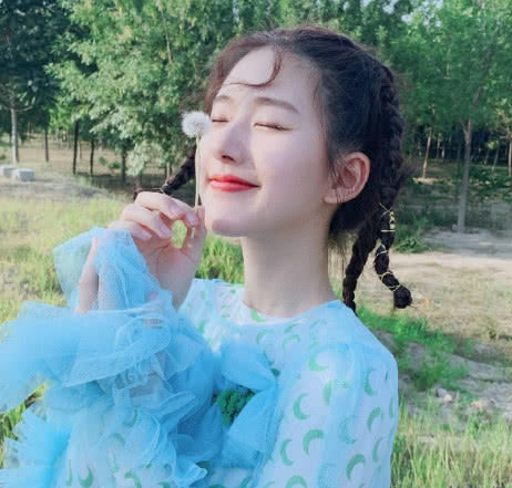 赵露思|赵露思初中就凭一张自拍就火爆网络,如今更是火遍娱乐圈