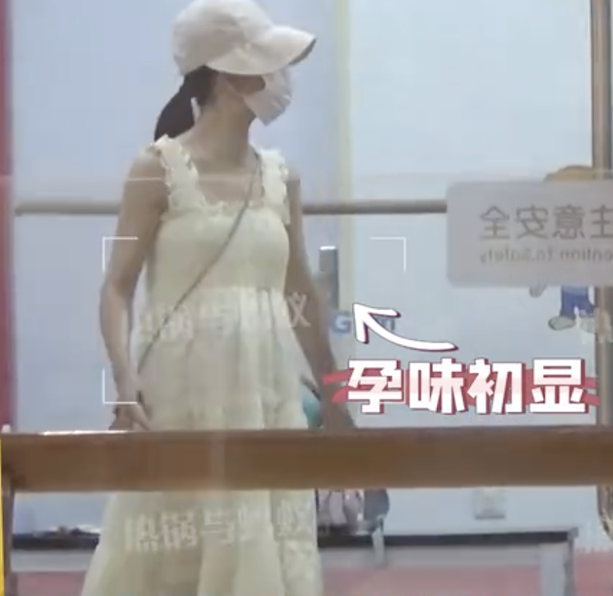 谢娜疑似怀三胎！带3个女儿逛商场，肚子隆起明显，被猜已有5个月身孕