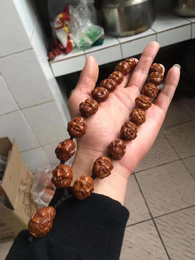 橄榄核|一条素铁核,4年被他盘的透透的!多少人看一眼,就再也忘不了