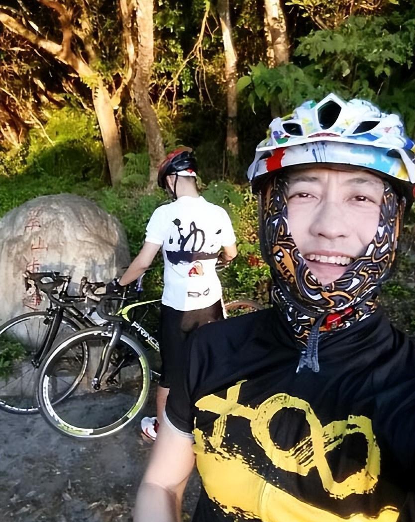 |传61岁庾澄庆突发心脏病去世,小14岁娇妻已赶往,经纪人紧急发声