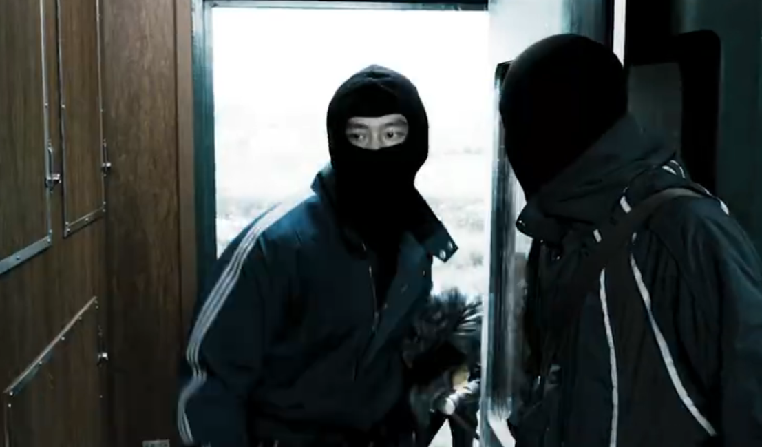 本以为《莫斯科行动》是大烂片，看完我却想对刘德华黄轩说对不起